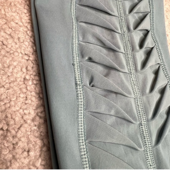 Victoria Secrets Sports - Total Knockout Tight - Size Medium - Picture 15 of 16